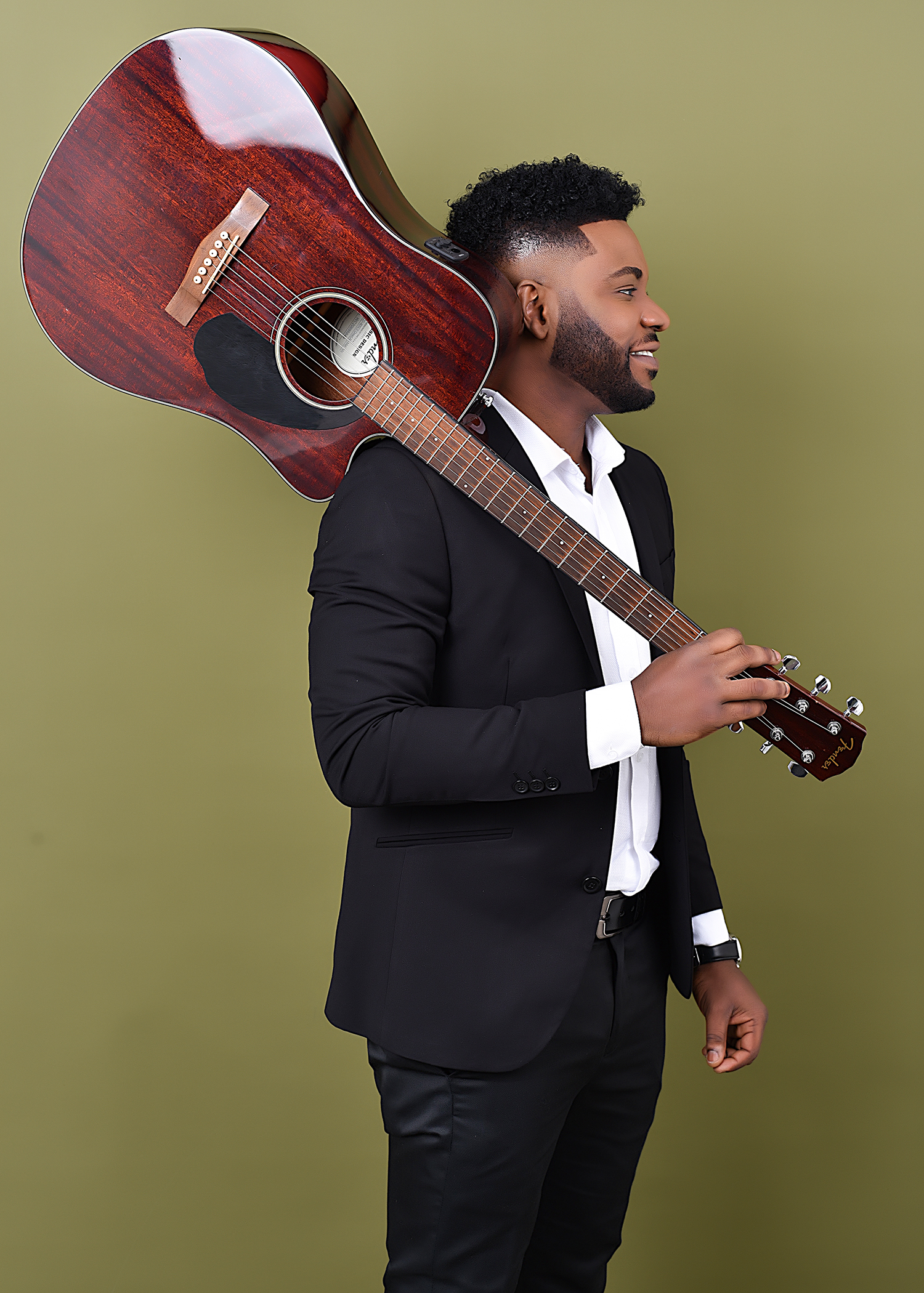 Elys Sorel with guitar